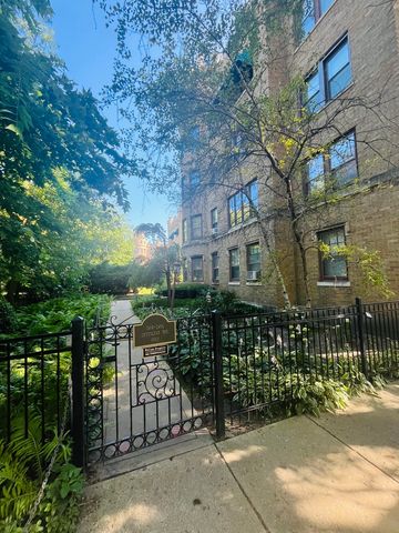 2422 W Greenleaf Avenue 2, Chicago, IL 60645