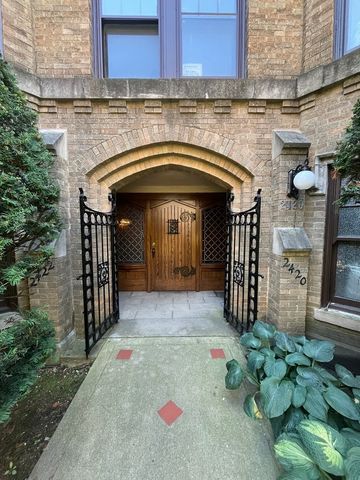 2422 W Greenleaf Avenue 2, Chicago, IL 60645