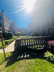 2422 W Greenleaf Avenue 2, Chicago, IL 60645