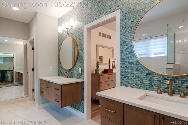14170 Kings Park Court, Shelby Charter Township, MI 48315