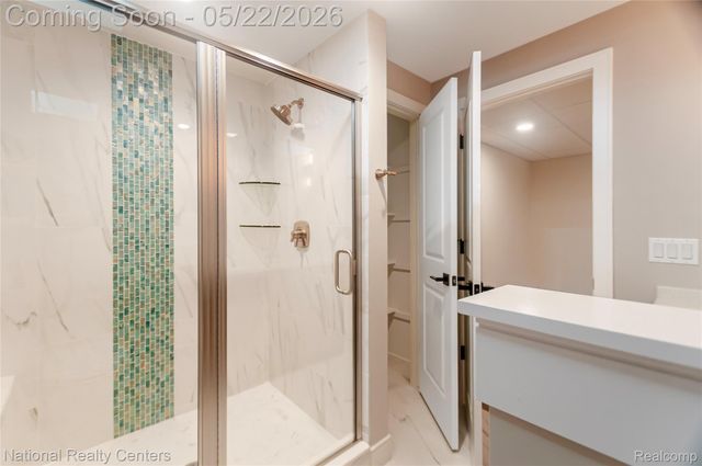 14170 Kings Park Court, Shelby Charter Township, MI 48315