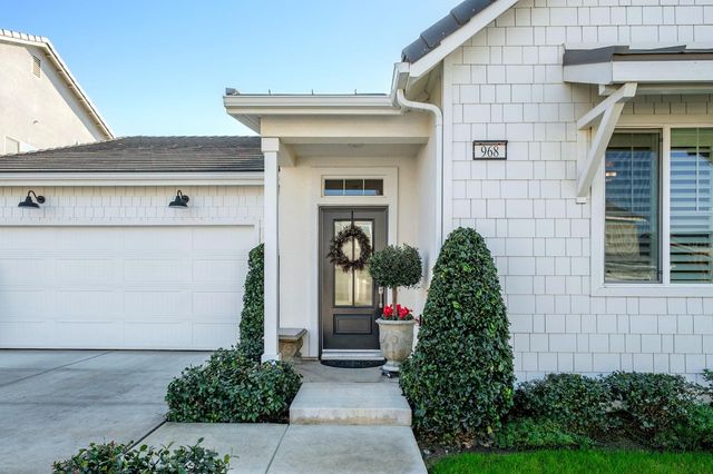 968 Everglade Avenue, Clovis, CA 93619