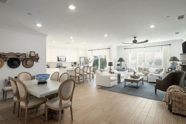 968 Everglade Avenue, Clovis, CA 93619