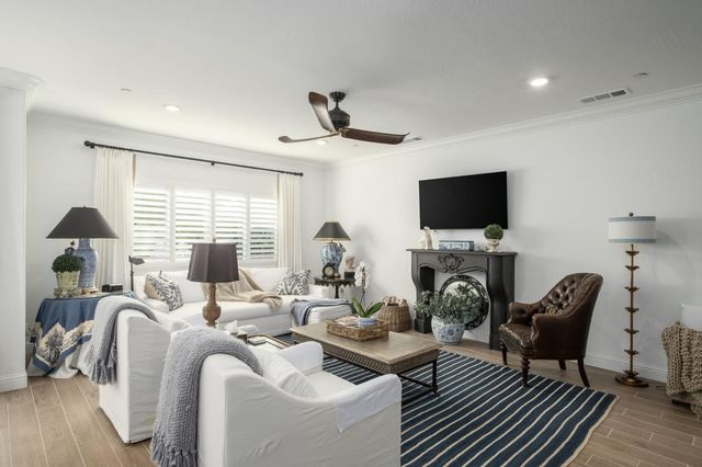 968 Everglade Avenue, Clovis, CA 93619