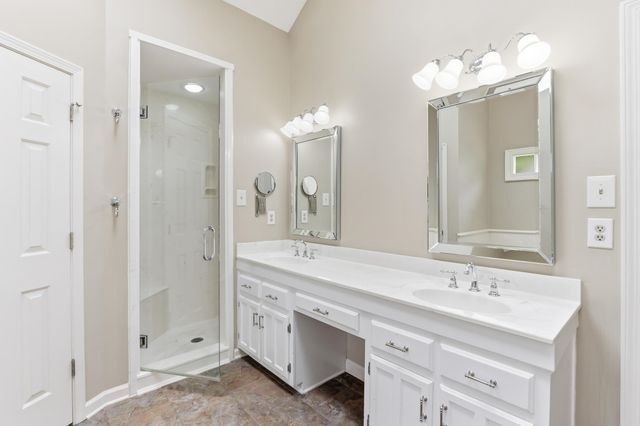 8586 S RHONDA CIR, Memphis, TN 38018