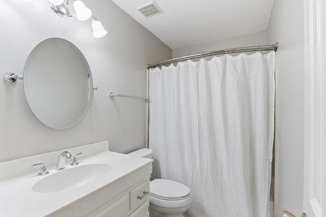 8586 S RHONDA CIR, Memphis, TN 38018