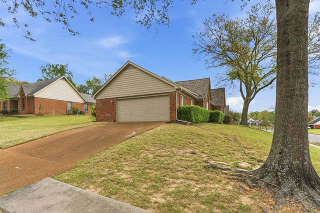 8586 S RHONDA CIR, Memphis, TN 38018