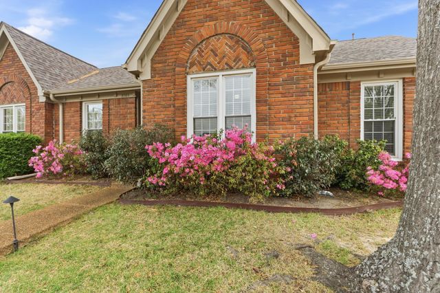 8586 S RHONDA CIR, Memphis, TN 38018