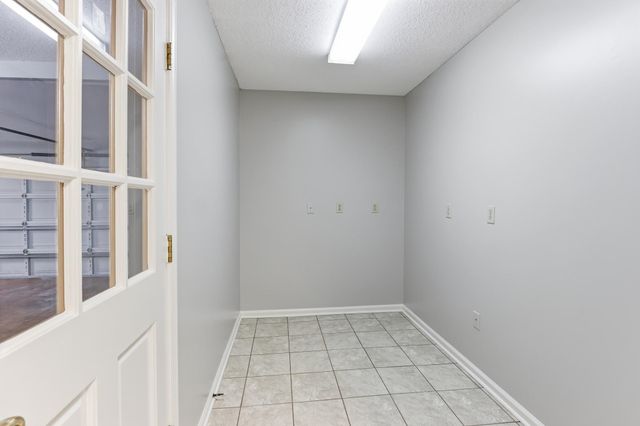 8586 S RHONDA CIR, Memphis, TN 38018