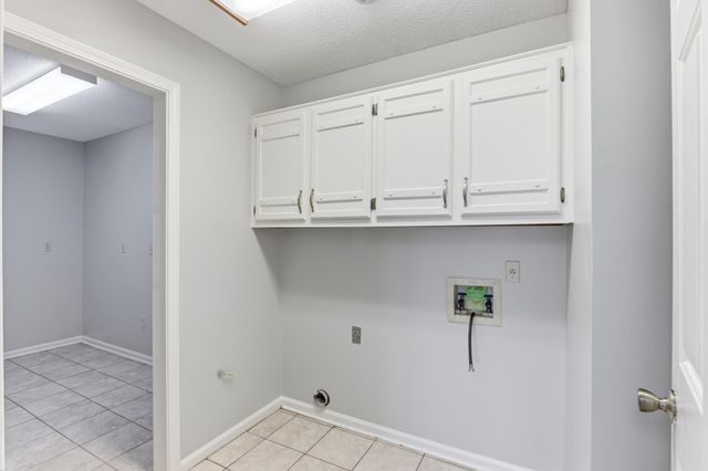 8586 S RHONDA CIR, Memphis, TN 38018