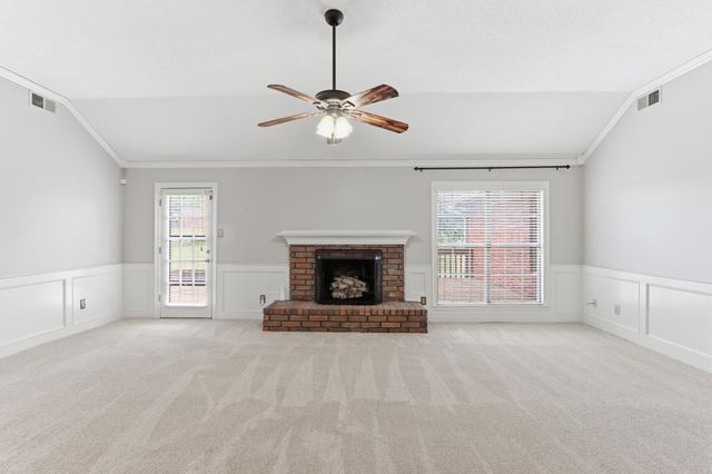 8586 S RHONDA CIR, Memphis, TN 38018