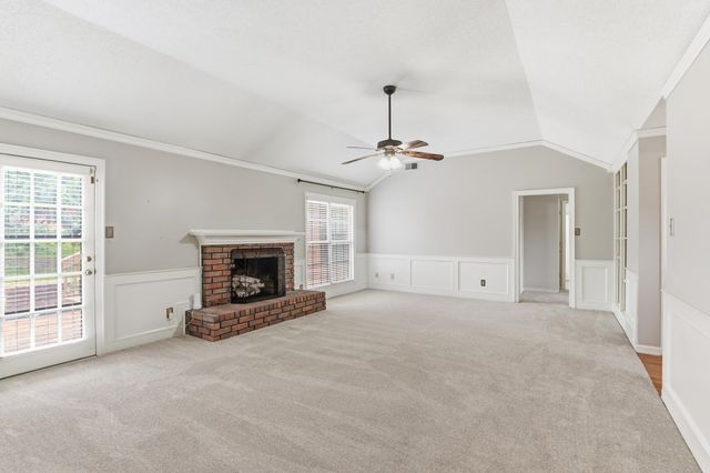 8586 S RHONDA CIR, Memphis, TN 38018