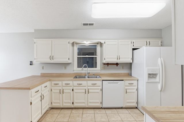 8586 S RHONDA CIR, Memphis, TN 38018