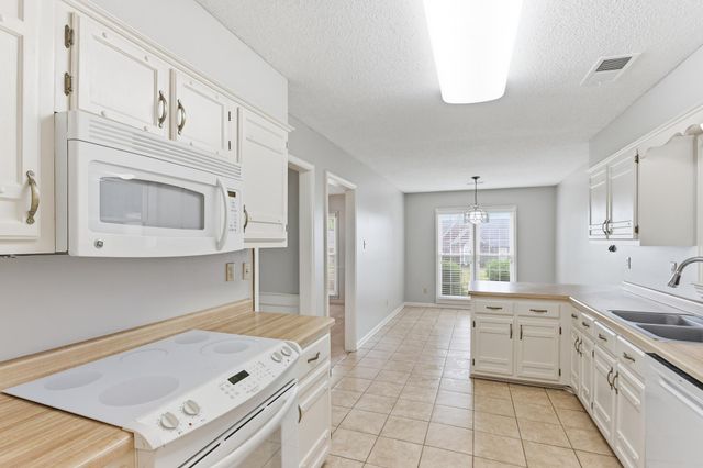 8586 S RHONDA CIR, Memphis, TN 38018