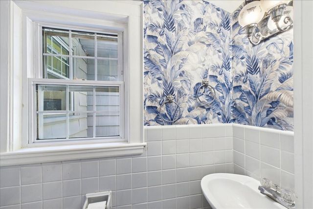 13 Millbrook Rd, Westwood, MA 02090