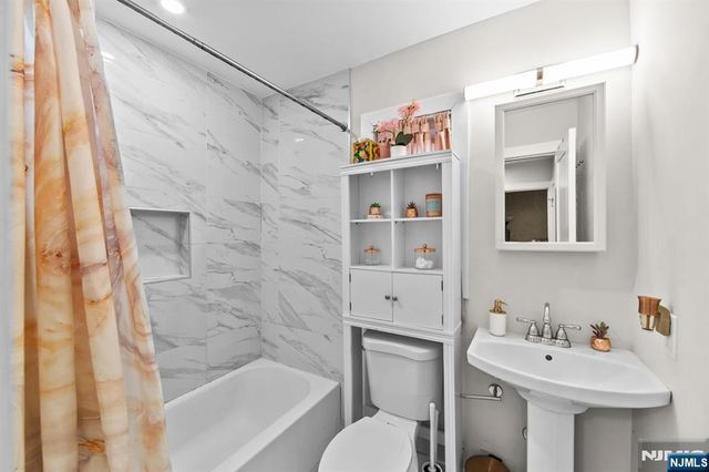 48 Algonquin Avenue, Rockaway Township, NJ 07866