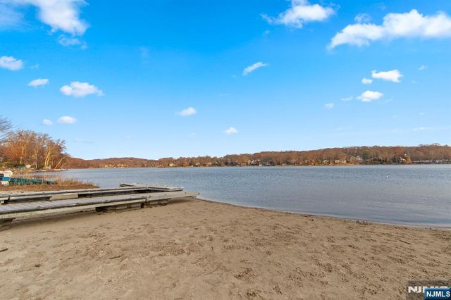 48 Algonquin Avenue, Rockaway Township, NJ 07866