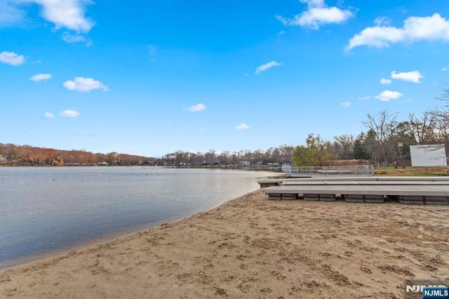 48 Algonquin Avenue, Rockaway Township, NJ 07866