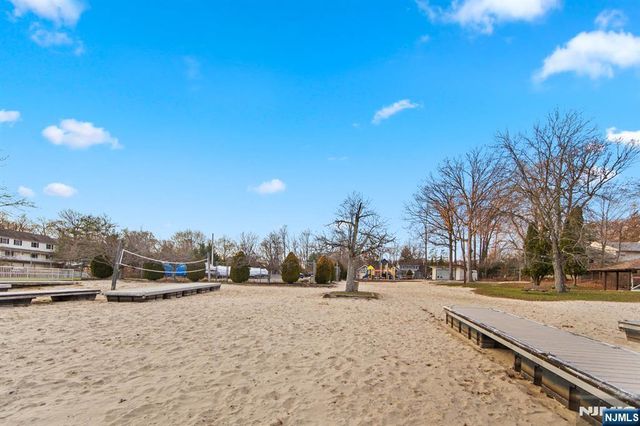 48 Algonquin Avenue, Rockaway Township, NJ 07866