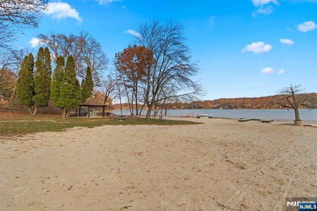 48 Algonquin Avenue, Rockaway Township, NJ 07866