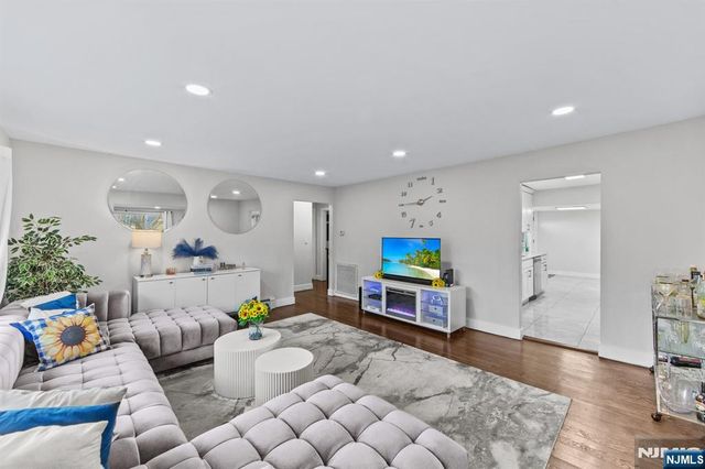 48 Algonquin Avenue, Rockaway Township, NJ 07866