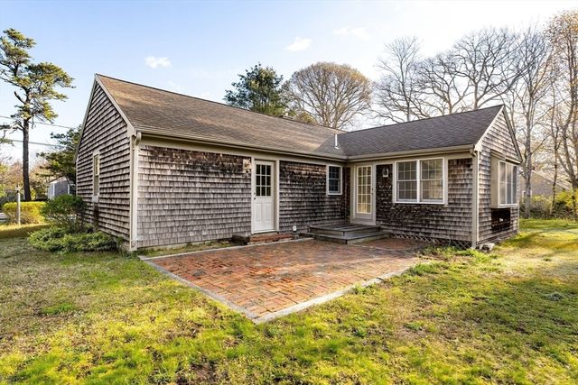 1 Essex Way, Yarmouth, MA 02675