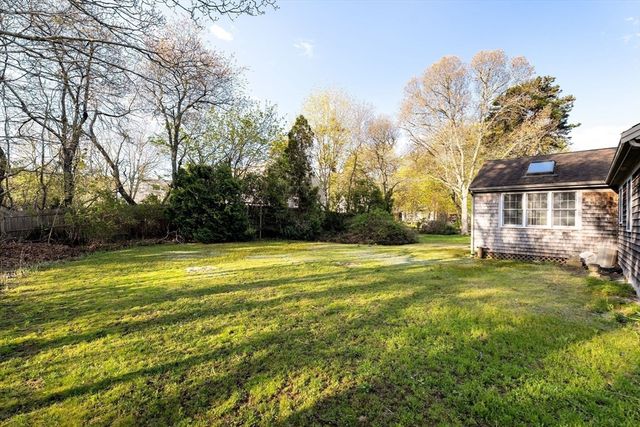1 Essex Way, Yarmouth, MA 02675