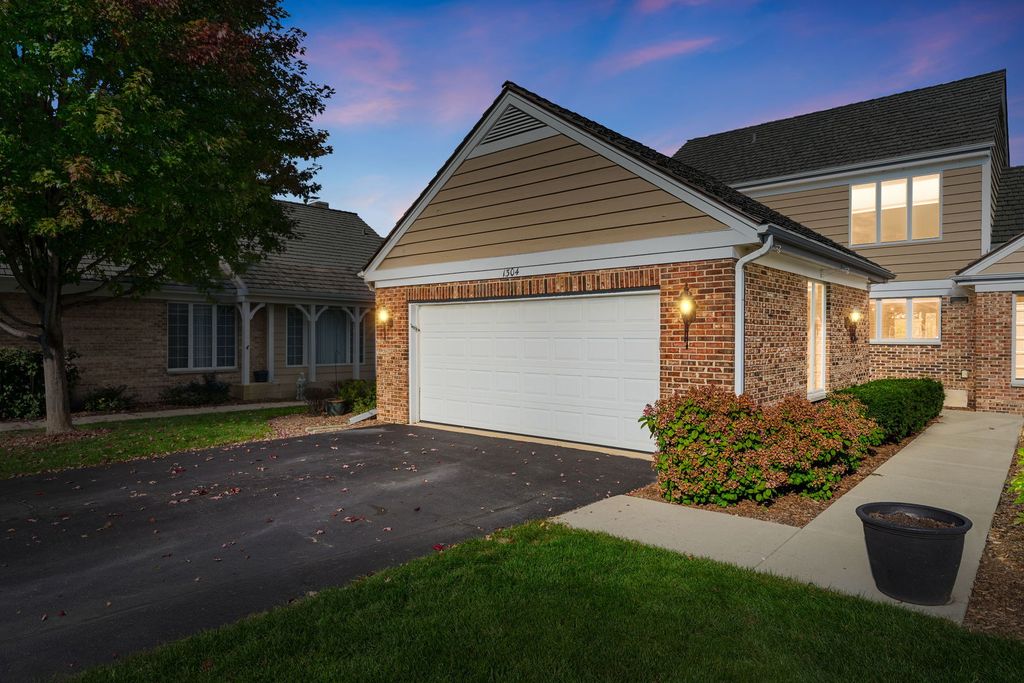 1304 Shire Circle 4, Inverness, IL 60067 — photo 2