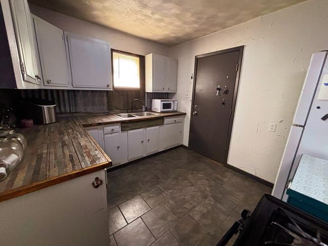 501 S Lightfoot St, Loraine, TX 79532