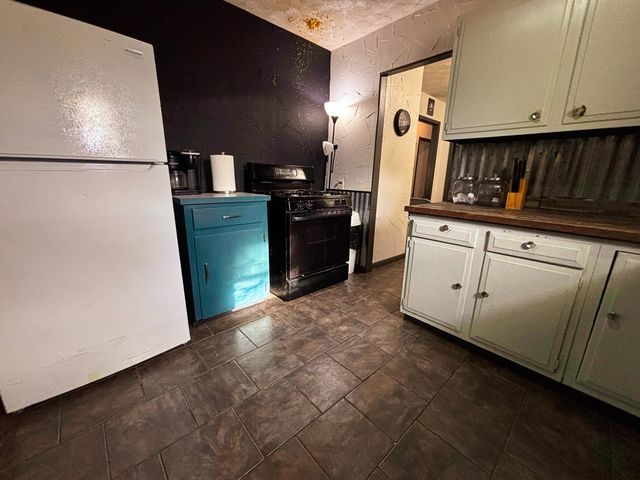 501 S Lightfoot St, Loraine, TX 79532