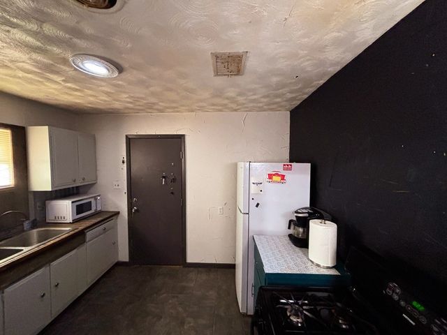 501 S Lightfoot St, Loraine, TX 79532