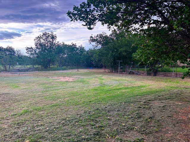 501 S Lightfoot St, Loraine, TX 79532