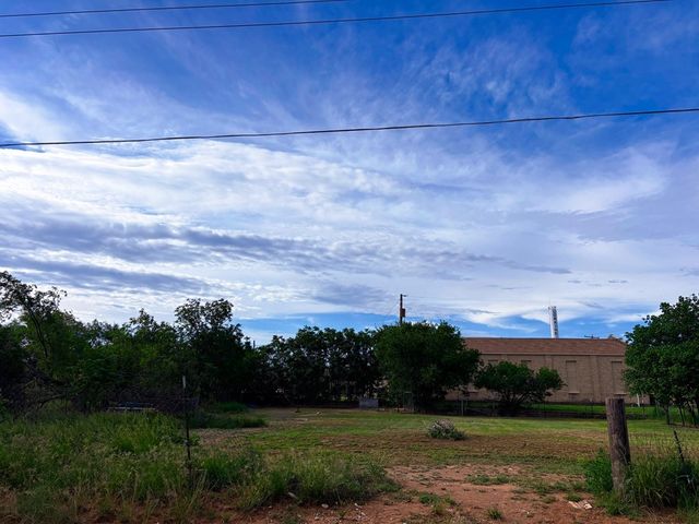 501 S Lightfoot St, Loraine, TX 79532