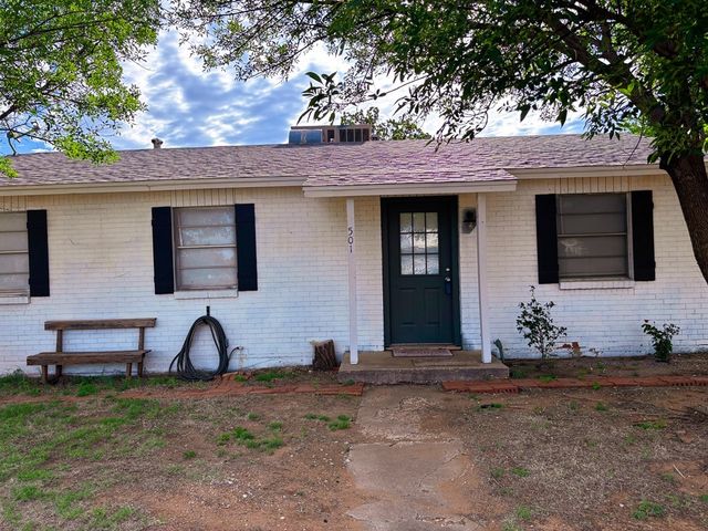 501 S Lightfoot St, Loraine, TX 79532