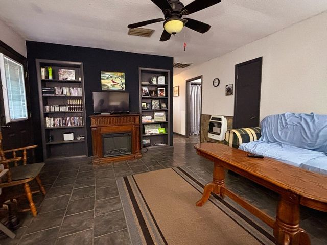 501 S Lightfoot St, Loraine, TX 79532