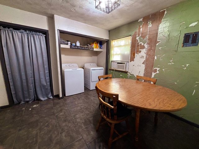 501 S Lightfoot St, Loraine, TX 79532