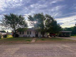 501 S Lightfoot St, Loraine, TX 79532