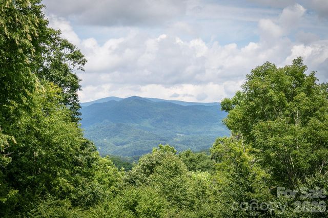222 Creekside Way D202, Burnsville, NC 28714
