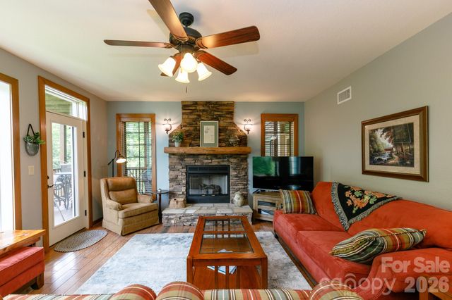 222 Creekside Way D202, Burnsville, NC 28714