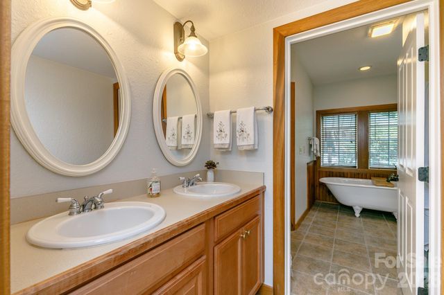222 Creekside Way D202, Burnsville, NC 28714