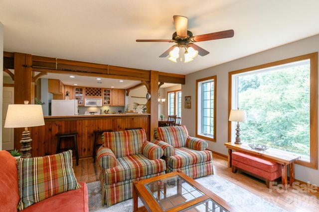 222 Creekside Way D202, Burnsville, NC 28714