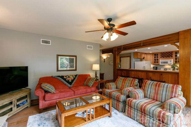 222 Creekside Way D202, Burnsville, NC 28714