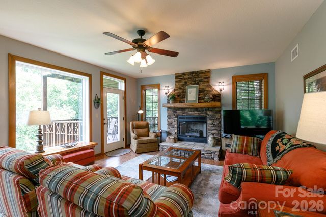 222 Creekside Way D202, Burnsville, NC 28714