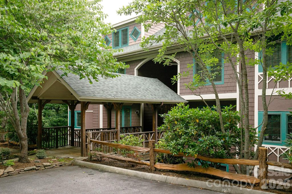 222 Creekside Way D202, Burnsville, NC 28714