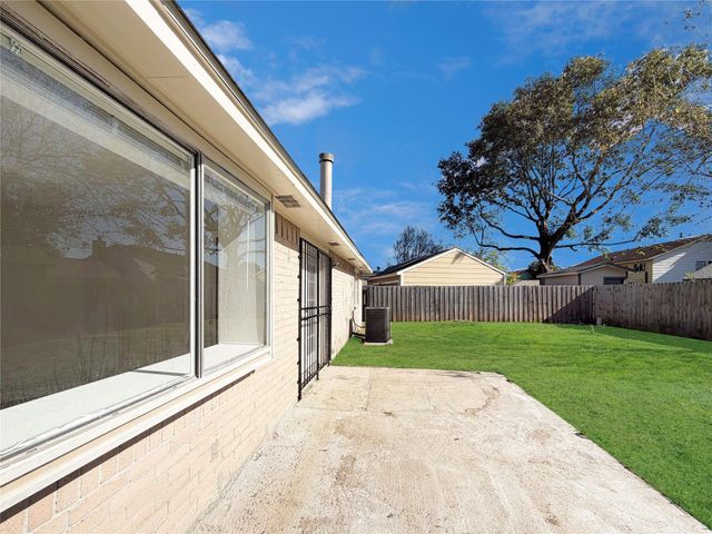 2603 W Greens Road W, Houston, TX 77067