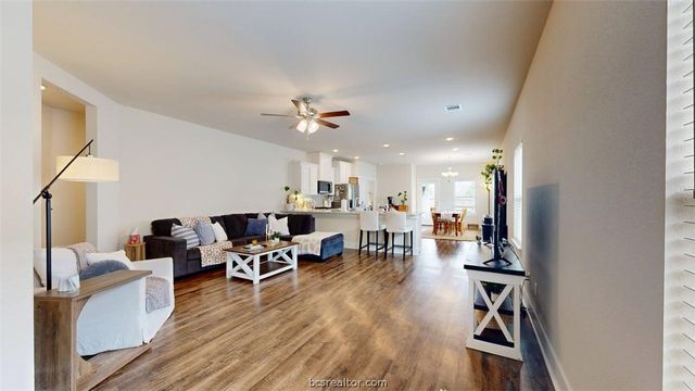 918 Fork Ct Court, College Station, TX 77845