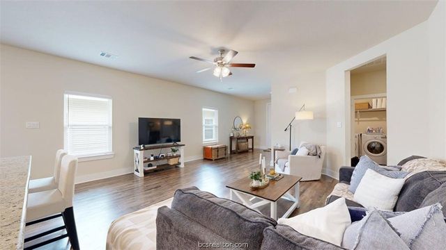 918 Fork Ct Court, College Station, TX 77845
