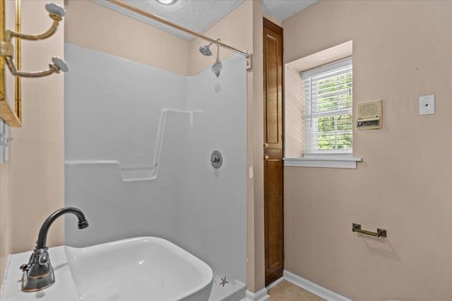 108 Valley Ct, Midland City, AL 36350