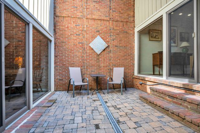 694 Timber Ln, Nashville, TN 37215