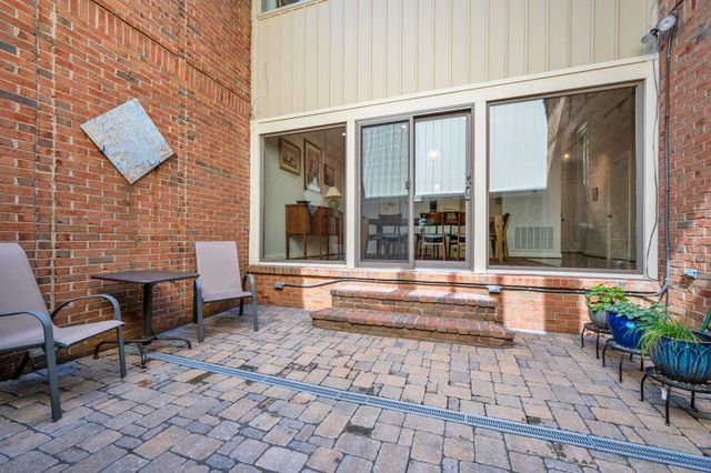 694 Timber Ln, Nashville, TN 37215